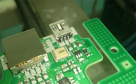 SMT与传统通孔技术的差别(图1) 2.jpg